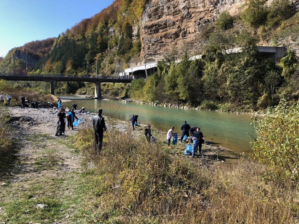 Kod Kolašina uklonjen otpad iz reke Tare (4)