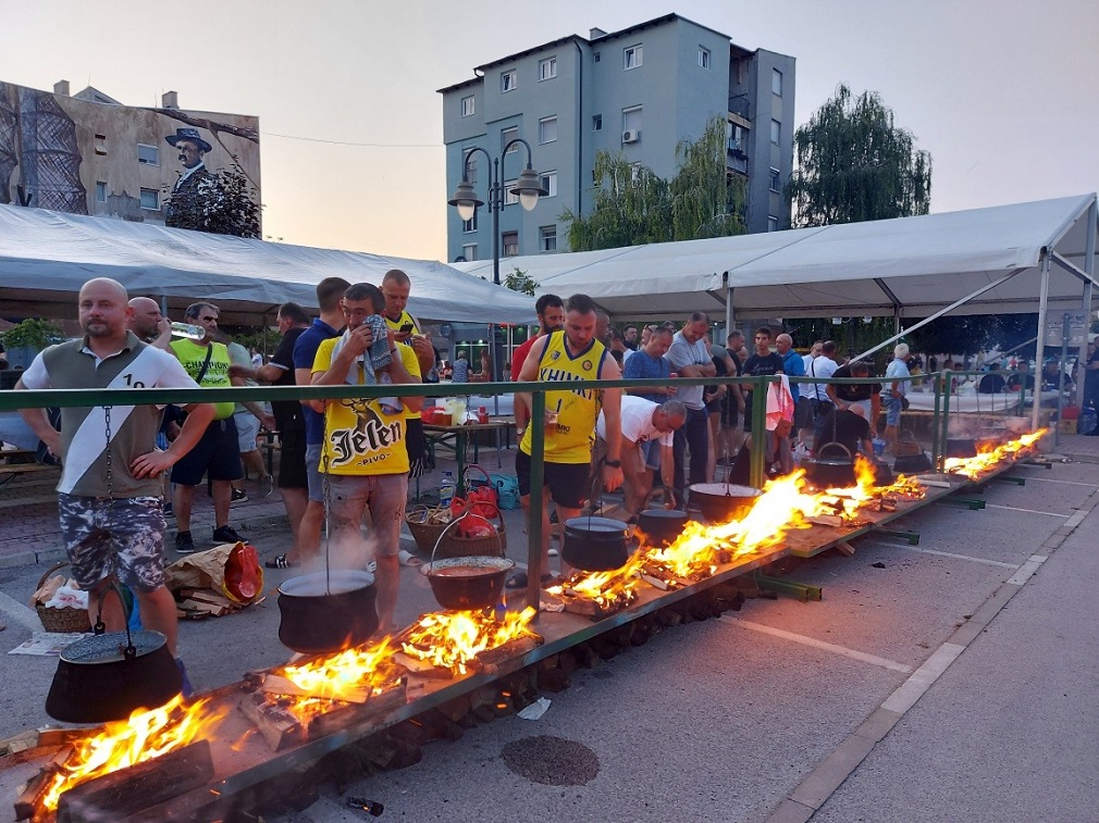 Više od 100 izlagača na Apatinskim ribarskim večerima (1)