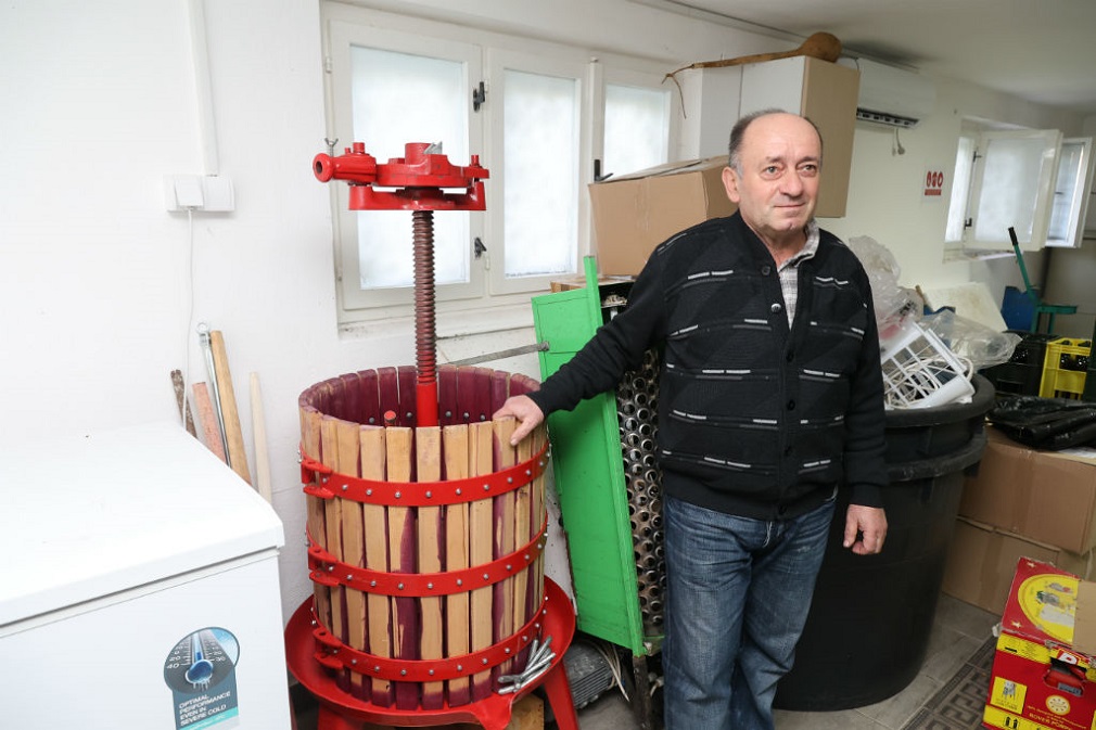 Udruženje “Šasla” nabavilo presu za grožđe (2)
