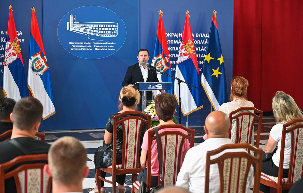 Vojvođanskim stočarima dodeljeno 100 miliona dinara za opremanje farmi (2)