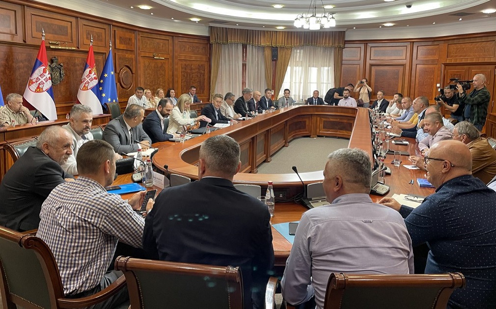 U Ministarstvu poljoprivrede sastanak sa malinarima ocenjen kao najkonstruktivniji do sada (2)