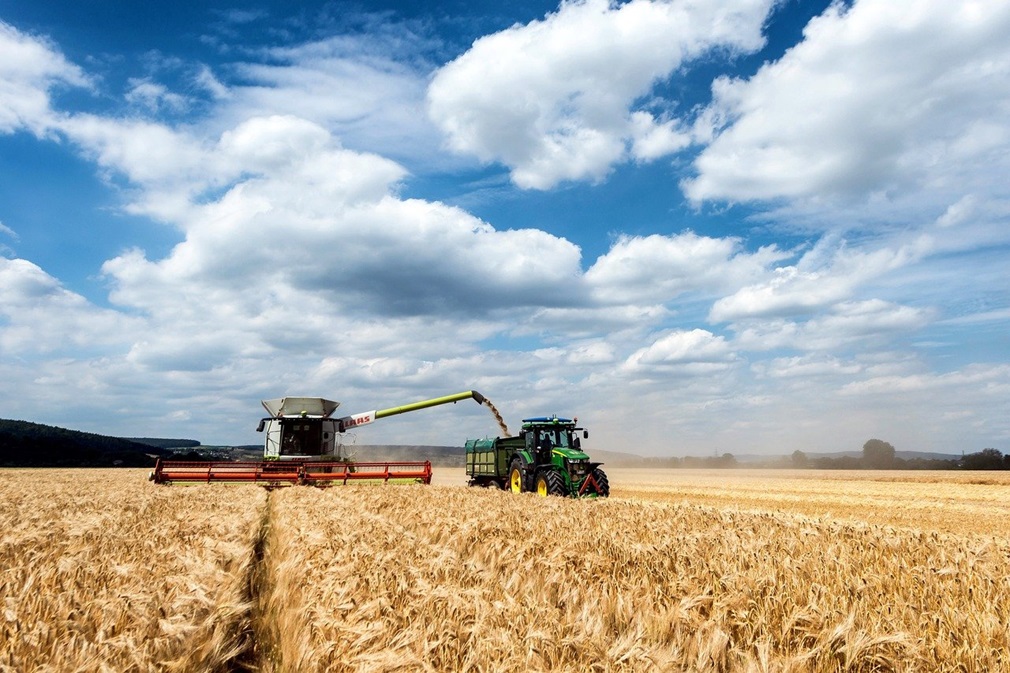 combine-harvester-8168414_1280