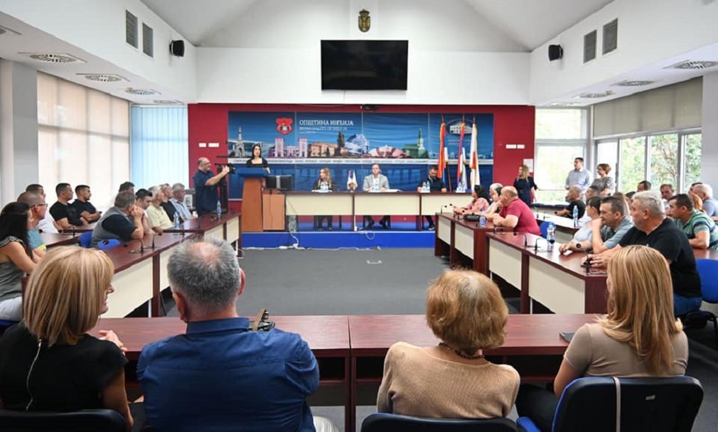 U Inđiji dodeljena podsticajna sredstva poljoprivrednicima u vrednosti od 21 milion dinara (1)