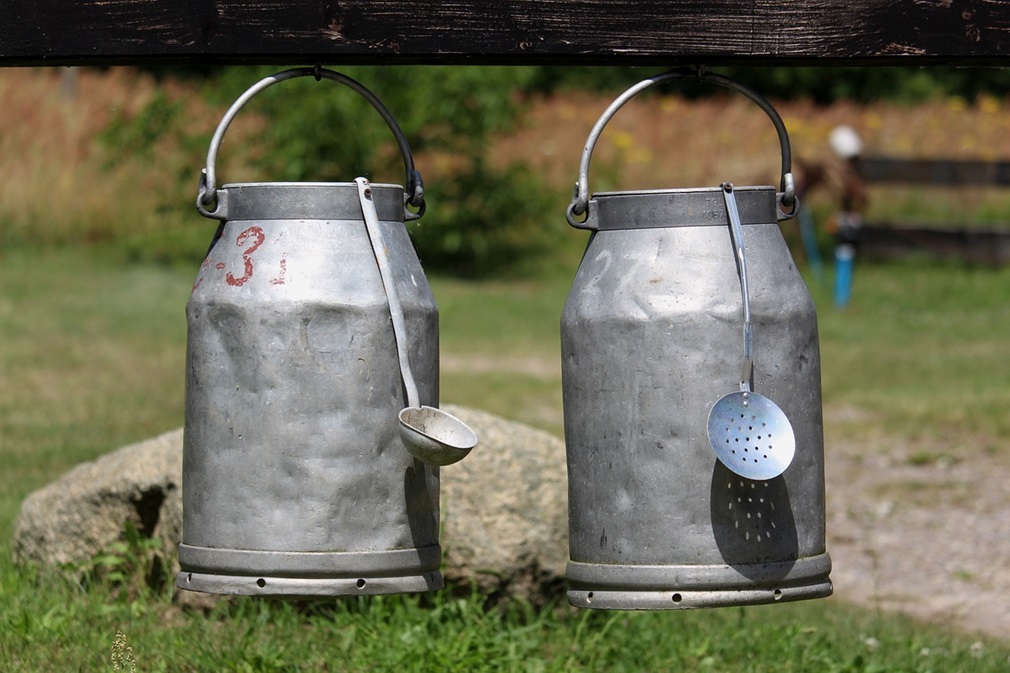 milk-cans-7331690_1280
