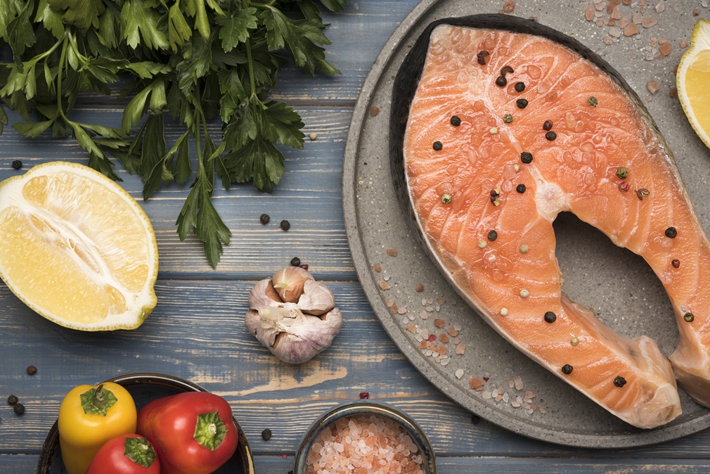 top-view-lemon-salmon-steak-tray-with-ingredients