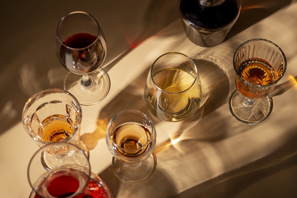 still-life-wine-carafe-table