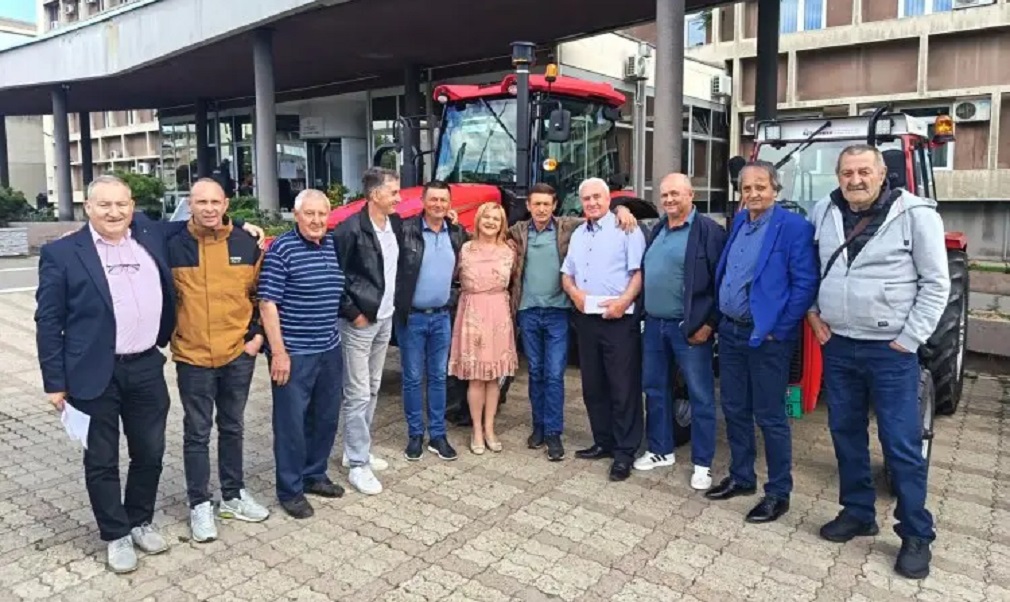 U Kragujevcu uručena prva rešenja za podsticaje u poljoprivredi (1)