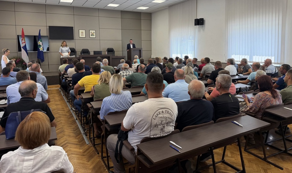 Gornji Milanovac nastavlja sa podrškom poljoprivrednicima, najavljeno i sufinansiranje malih mlekara (3)