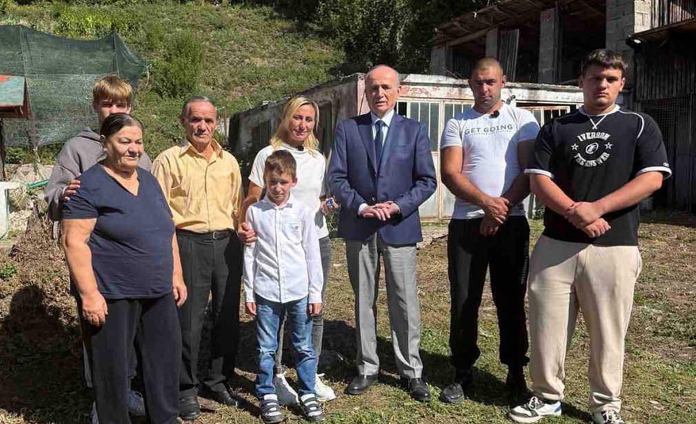 Mimoza sa tri sina pronašla novi dom u Srbiji (2)